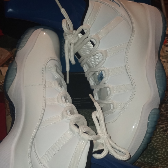 Jordan Jubilee 11s & white legend blue 11s - Picture 5 of 10